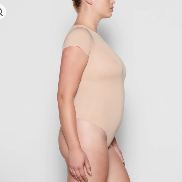 Skims ESSENTIAL T-SHIRT BODYSUIT Shapewear - Picture 3 of 10